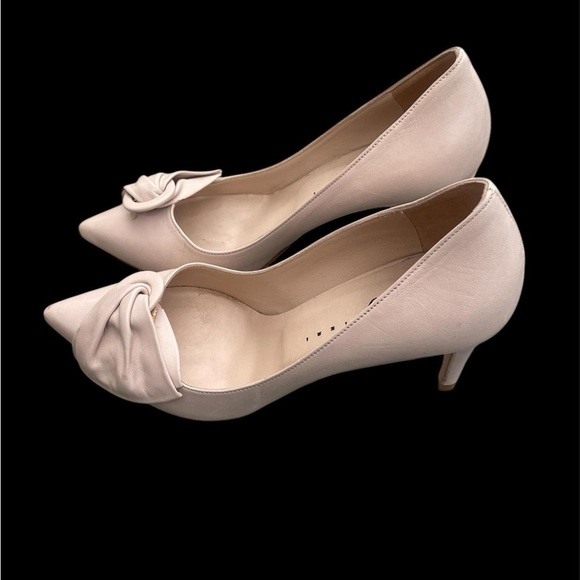 Gibe L lieri Beige Pointed Toe Heels with Bow Accent - Picture 2 of 5
